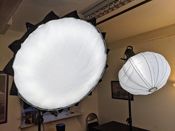 List my kit: Complete Pro Lighting Kit: lights, softboxes & stands