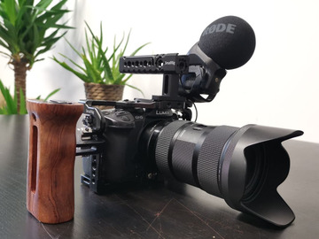 List my kit: Lumix GH5 Filmmaking Kit: Cage, camera, Sigma lens, mic +