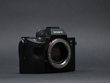 List my kit: Sony A73 (sony a7iii) + 3 Batteries