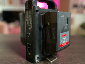List my kit: 2 x SWIT S-8082S 95Wh V Mount Lock Battery + Dual Charger